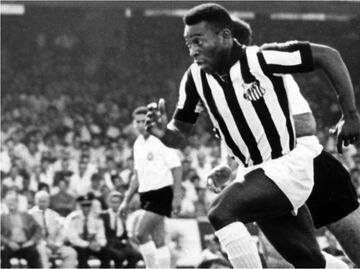 El Santos usará una corona bordada en su uniforme en honor a Pelé