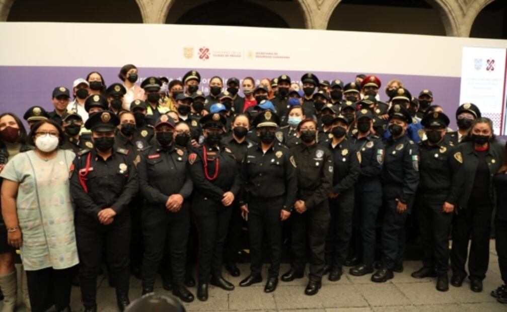 Fiscalía CDMX reconoce a mujeres policías por su labor en seguridad 