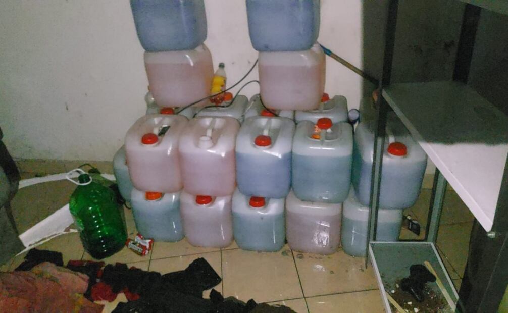 Más de 4 mil 300 litros, más dos cisternas con material líquido fueron retenidos (04/12/2024). Foto: Especial