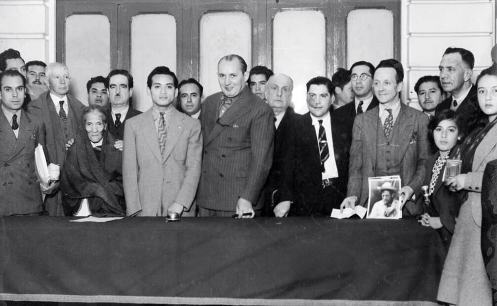 Robert Ripley con los ganadores del concurso “Aunque UD. no lo Crea”, organizado por él, EL UNIVERSAL y la Lotería Nacional en 1938. Foto: Archivo EL UNIVERSAL.