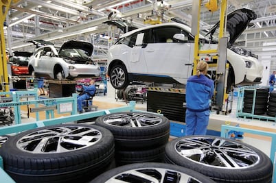 Fabricantes de automóviles en Europa advierten paros inminentes por el bloqueo en el suministro de chips