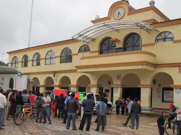 Queman al menos 10 viviendas en Oxchuc, Chiapas por disputa del gobierno