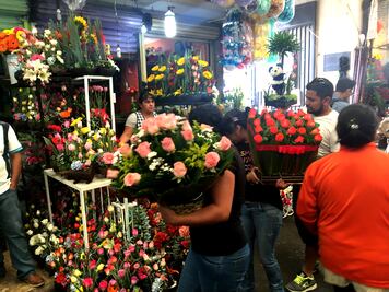 Varían precios de flores para Día de las Madres