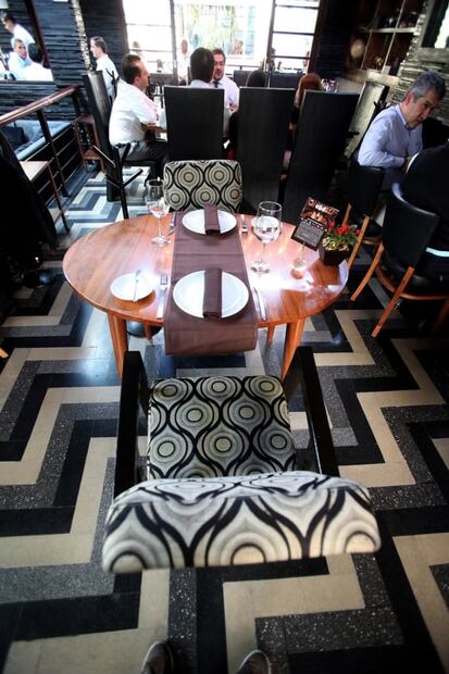 Influencer quería comer gratis en uno de los mejores restaurantes del mundo, SUD777 en el número 52
