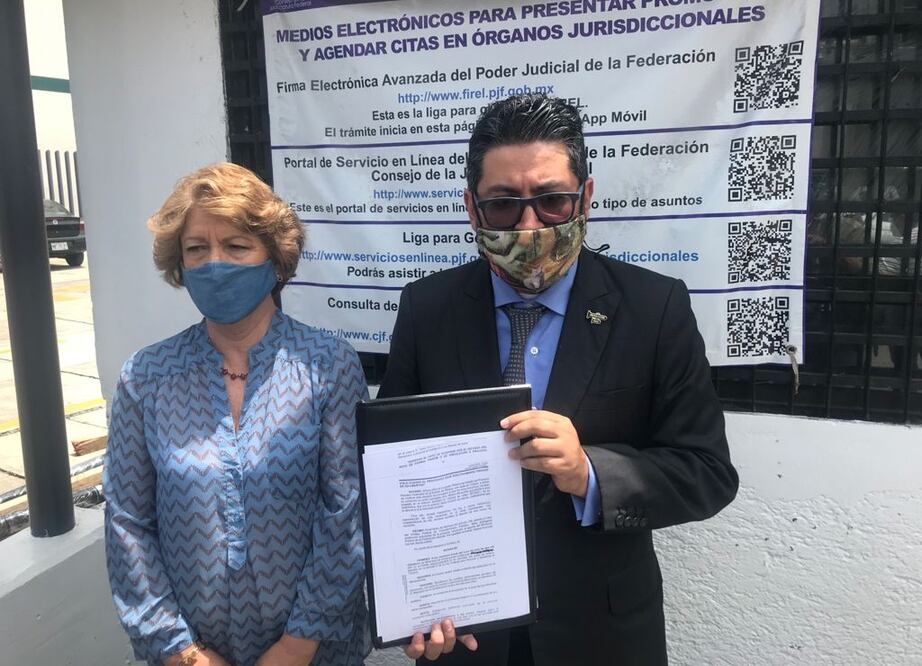 El abogado Héctor Pérez Rivera y Guadalupe Vallarta acudieron al Reclusorio Oriente. Foto: Diego Simón Sánchez / EL UNIVERSAL