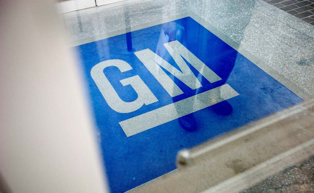El logotipo de General Motors decora la entrada del centro de tecnología de la información de GM en Roswell, Georgia. Foto: AP/ David Goldman