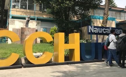 Alumnos de CCH Naucalpan suspenden clases; amagan con paro de labores