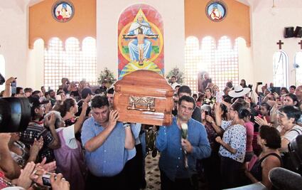 Le cantan con mariachi al Profesor Jirafales 