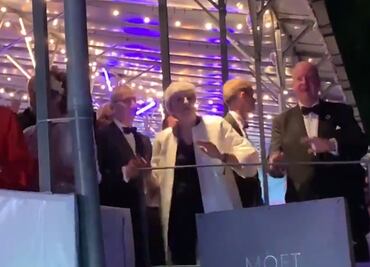 Theresa May repite su baile con canción de Abba en el Festival de Henley