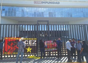 Exigen seguir búsqueda de dos tzotziles desaparecidos hace dos años; protestan en la Fiscalía de Chiapas