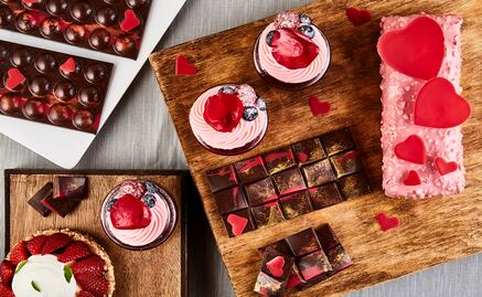 Celebra el Día del Amor y la Amistad con postres