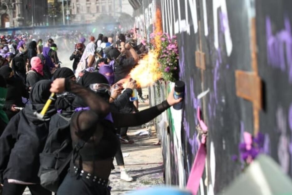 La marea feminista inunda el Zócalo, imparable