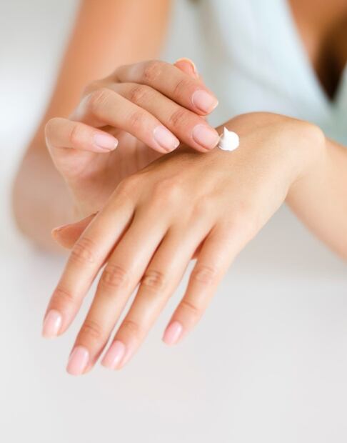 Cómo preparar una crema casera para revitalizar tus manos