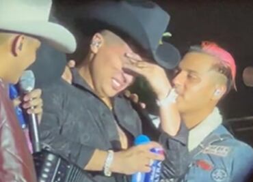 Eduin Caz, de Grupo Firme, lloró durante un concierto por una conmovedora razón
