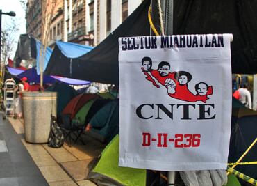 FOTOS: Plantón de maestros de la CNTE se extiende por calles del primer cuadro de la CDMX