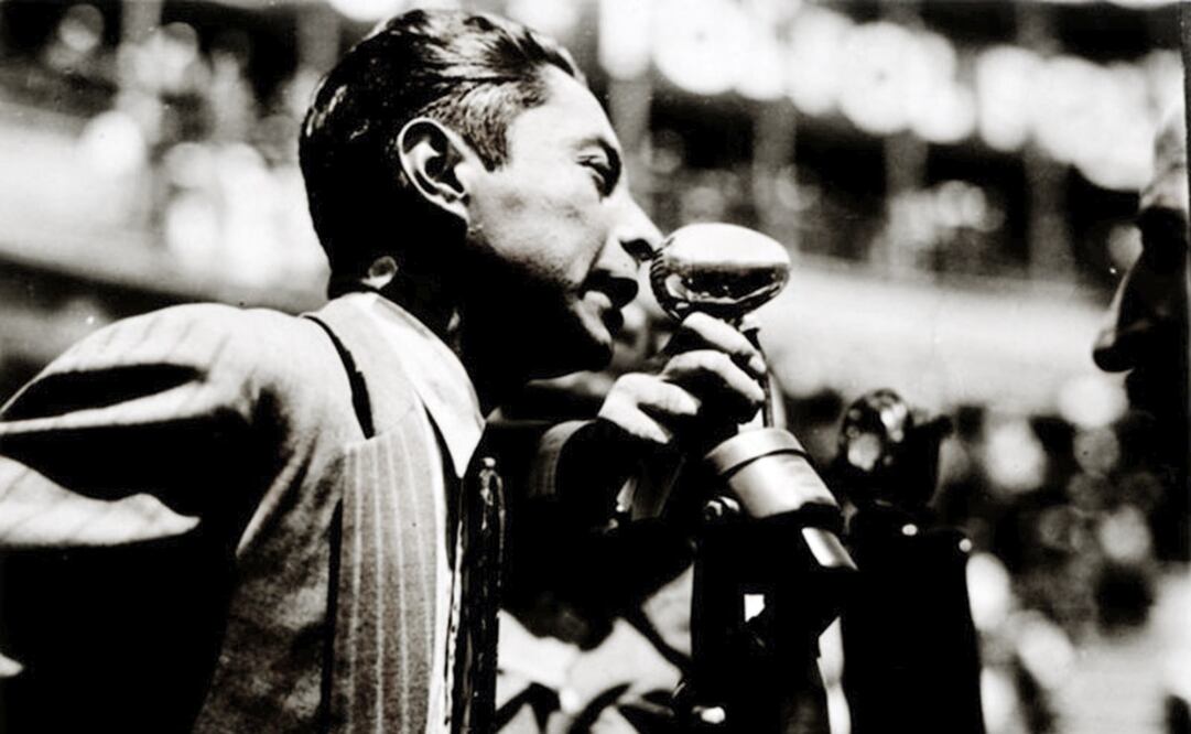 De acuerdo con Armando Cevallos Jr., Jorge Meixueiro declaró, el 14 de agosto de 1943 y tras enterarse de su derrota, que “si así sucede [la victoria de Leopoldo Gatica Neri], me daré un tiro en la tribuna”. Foto: Mediateca INAH.
