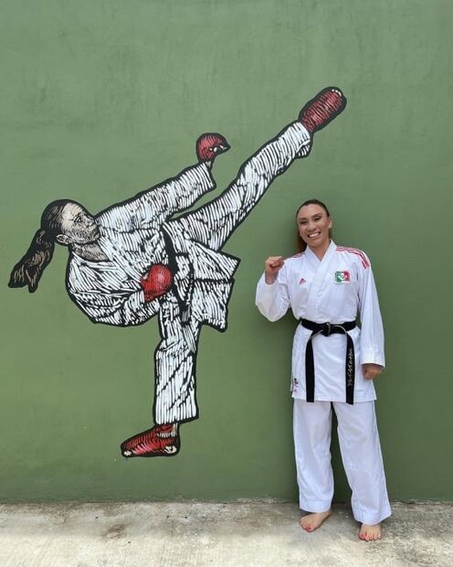 Pone en venta su vocho para ir al Mundial de Karate