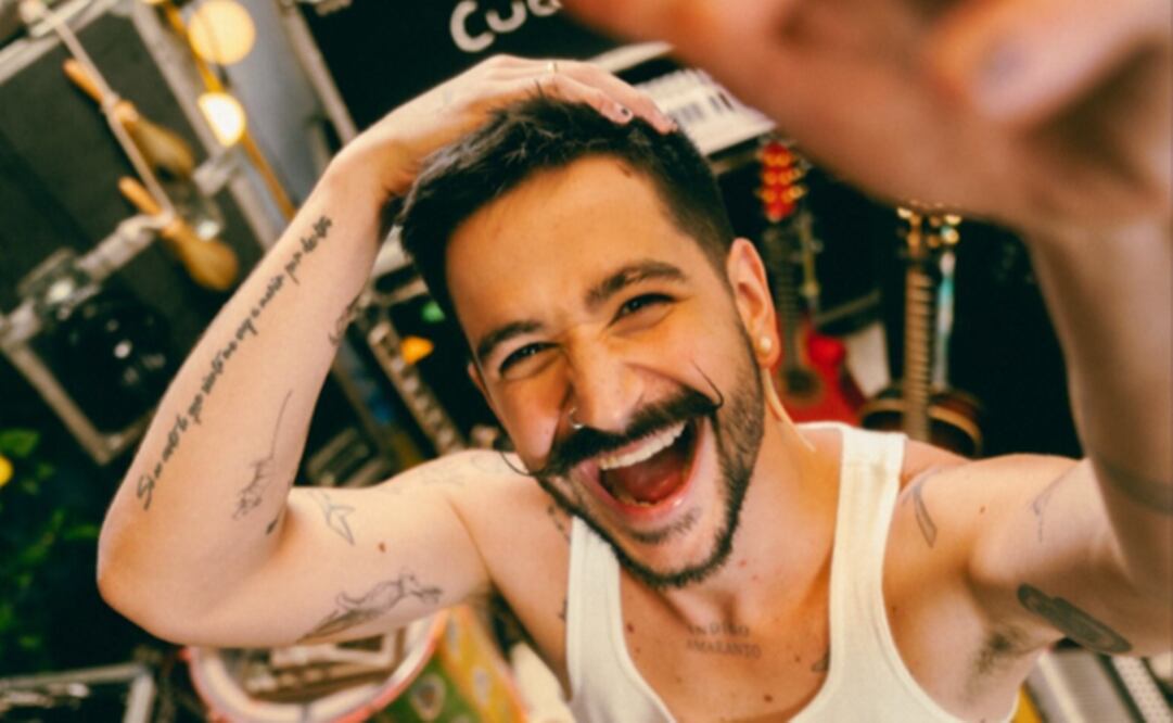 El cantante se encuentra en este lugar del caribe mexicano porque esta noche actuará en la 13 ceremonia de los Premios PLATINO Xcaret a lo mejor del cine y series iberoamericanas.