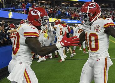 Chiefs logran reaccionar en tiempo extra para vencer a los Chargers