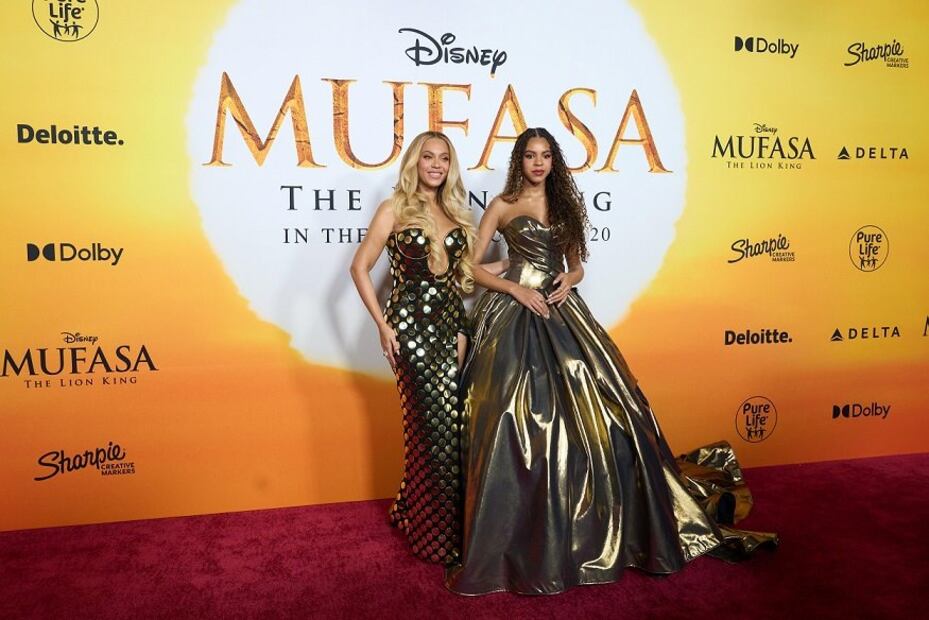 Beyoncé y Blue Ivy vistieron en tono dorado. Foto: EFE