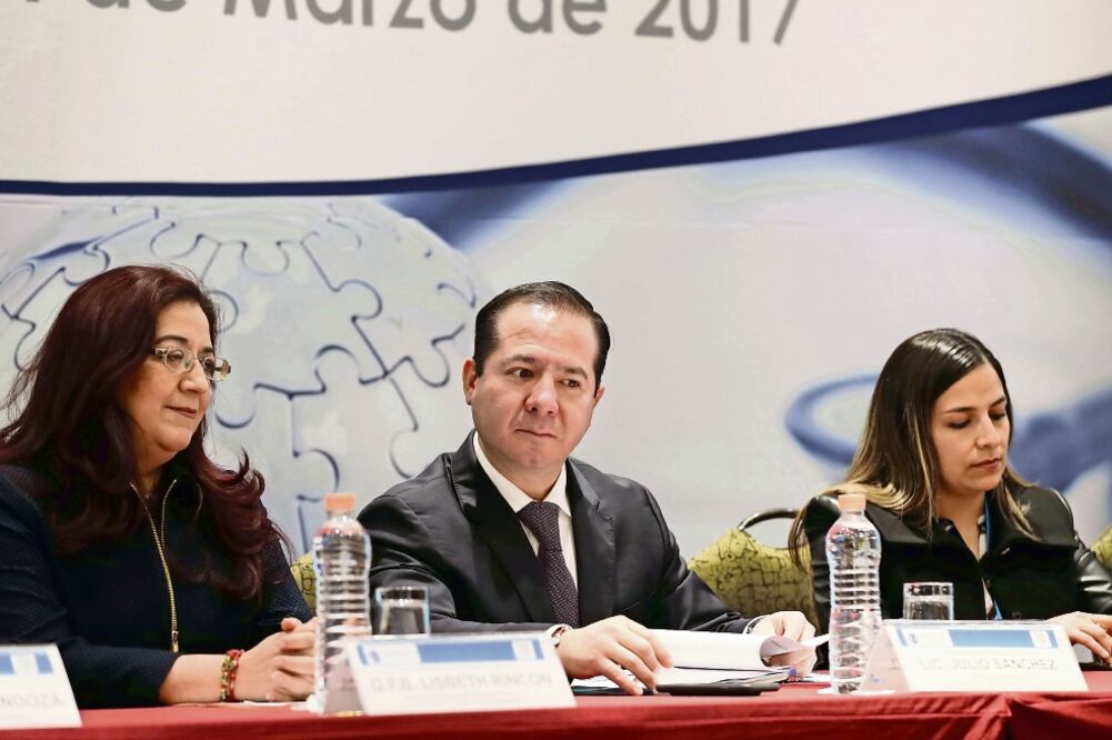 Julio Sánchez y Tepoz, titular de la Cofepris, durante el foro de regulacion para dispositivos medicos organizado por la Canifarma (JUAN CARLOS REYES. EL UNIVERSAL)