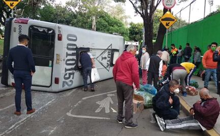 Vuelca microbús de la ruta 1 sobre Churubusco; reportan 12 lesionados