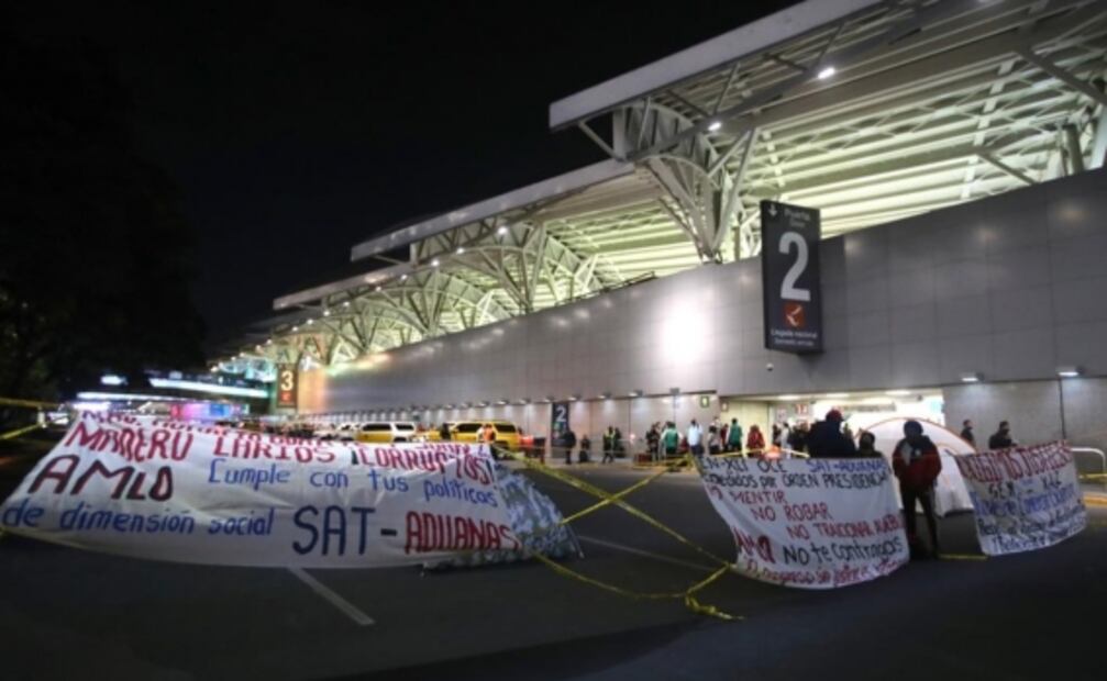 Supera las 12 horas el bloqueo en accesos de la Terminal 1 del AICM 