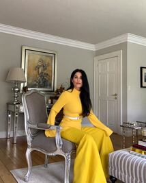 Martha Debayle sorprende con un atuendo amarillo para esta cuarentena