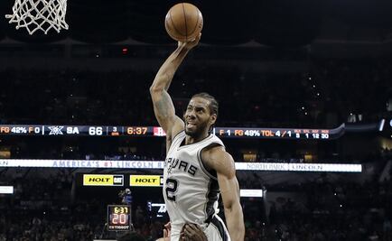 Kawhi Leonard está de vuelta con Spurs