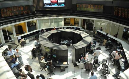 BMV gana 1.3%; dólar cierra en $16.85