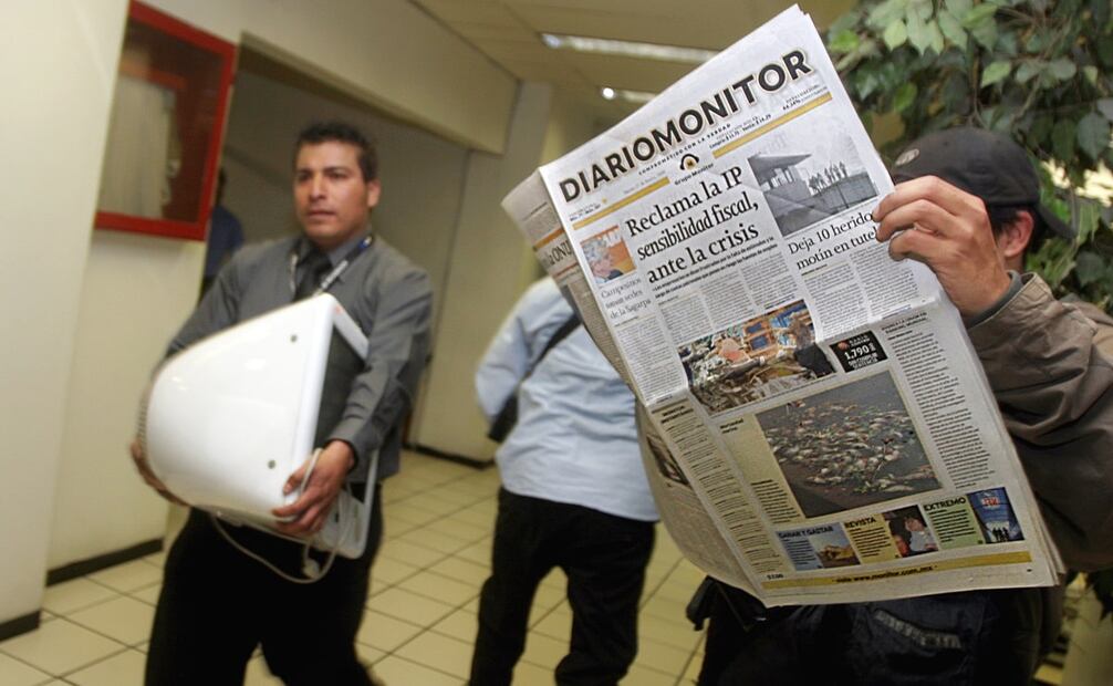 Embargo de mobiliario de Diario Monitor, último remanente del proyecto informativo de José Gutiérrez Vivó. Al final, el periodista tuvo muchas demandas laborales por falta de pagos a sus empleados. Foto: Fernando Ramírez/Archivo EL UNIVERSAL.