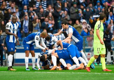 Porto gana y lucha por el título