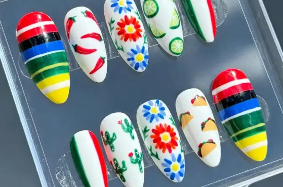 Uñas patrias. Foto: Etsy
