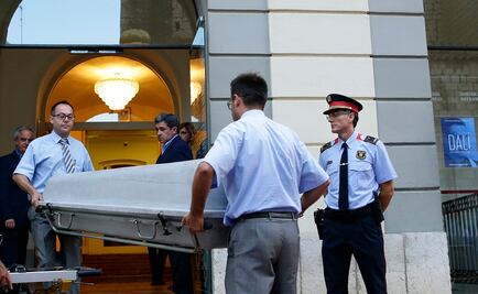 28 años después de su muerte, la surrealista exhumación de Dalí