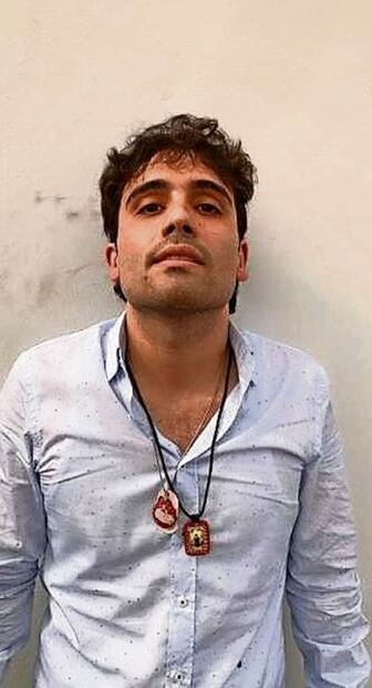 Ahora con barba, circulan fotos de Ovidio tras captura