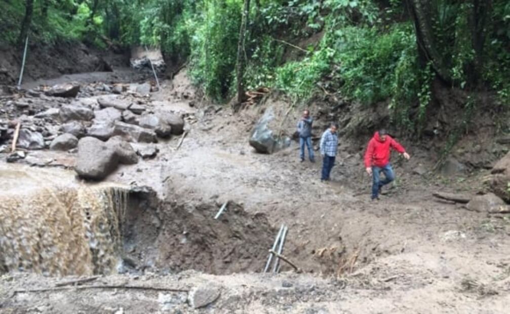 Lluvias en Valle de Toluca generan 25 deslaves y daños en carretera de Ocuilan