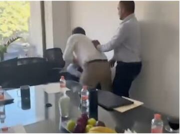 VIDEO Exfiscal de Distrito golpea a diputado chiapaneco; víctima ya interpuso denuncia ante la Fiscalía estatal