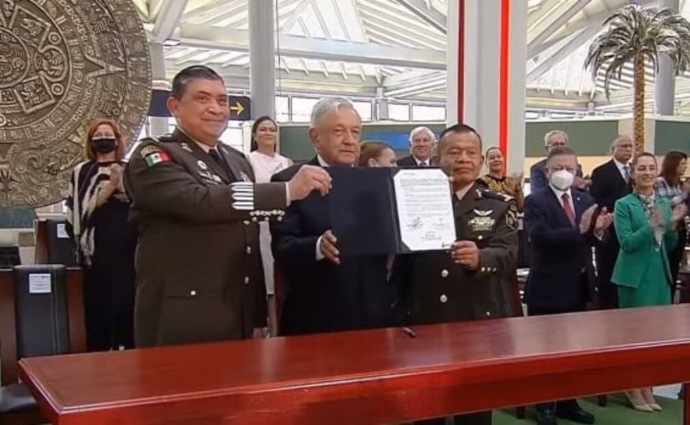 Los tres diamantes del Ejército que brillaron en la entrega del AIFA ante su comandante supremo 