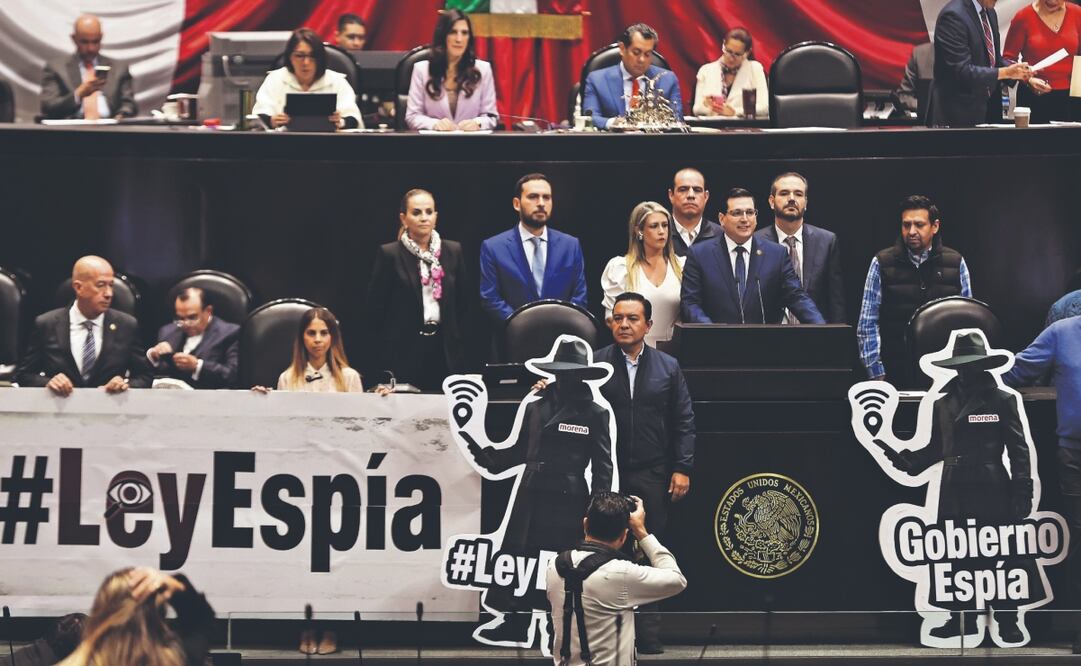 Diputados de PRI, PAN y MC denunciaron que la Ley Espía otorga la atribución de acceder a las telecomunicaciones para extraer datos y se invade la privacidad. Foto: de  BERENICE FREGOSO. EL UNIVERSAL