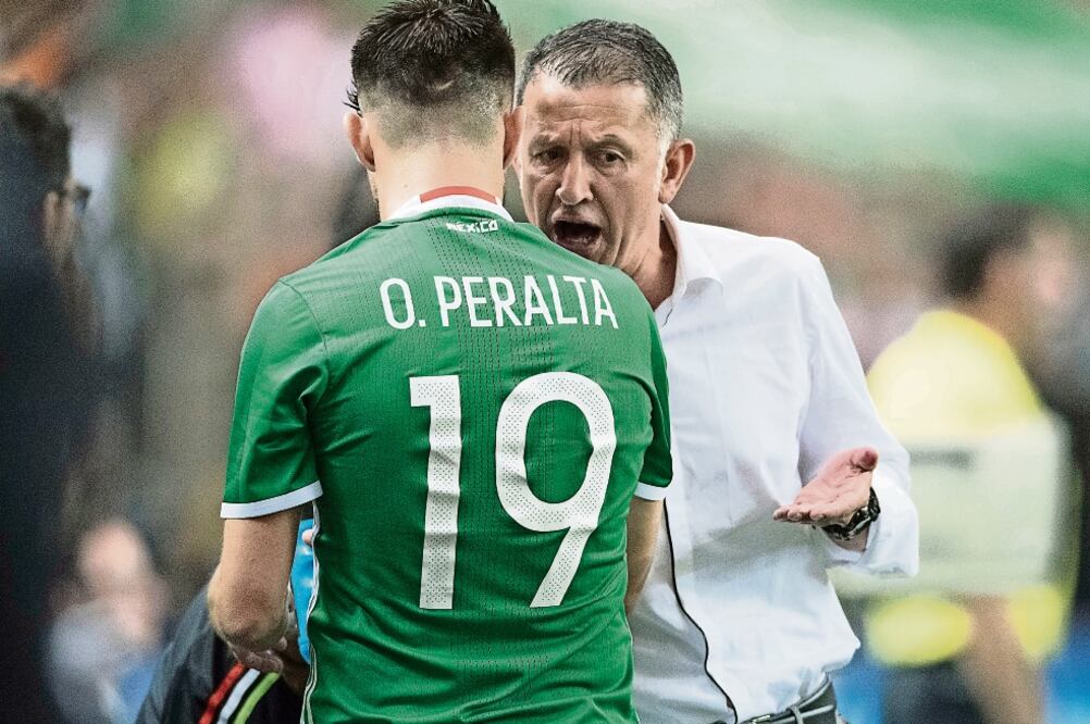 Oribe Peralta (19) fue relevo en el duelo ante los paraguayos (ETZEL ESPINOSA. IMAGO7)