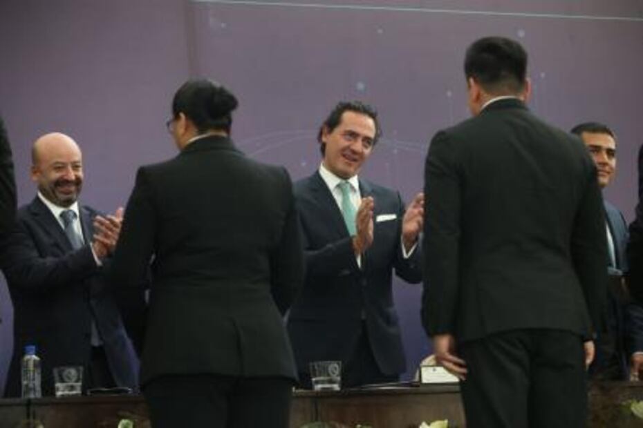 Condecoran a 240 integrantes de la Agencia de Investigación Criminal