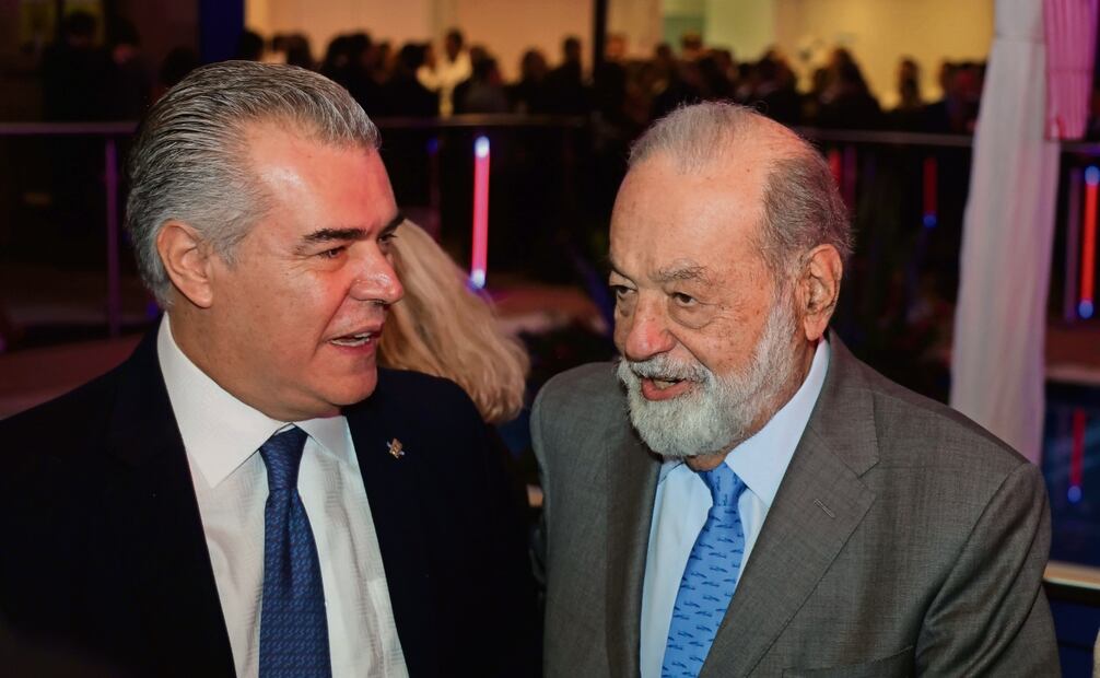 Francisco Cervantes, presidente del Consejo Coordinador Empresarial, y Carlos Slim fueron invitados al evento en la residencia del embajador. Foto: Carlos Mejía / EL UNIVERSAL