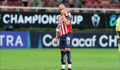 El Chicharito empieza a preparar su salida del Guadalajara