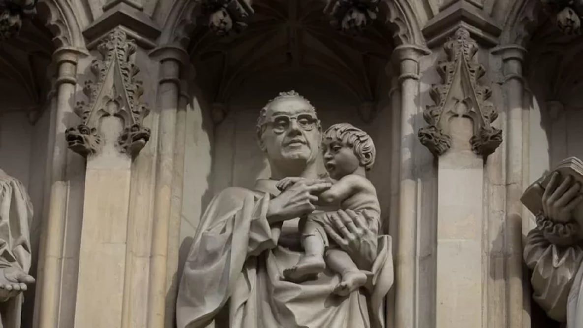 La estatua de Oscar Arnulfo Romero, en la Abadía de Westminster, en Londres. FOTO: ESPECIAL