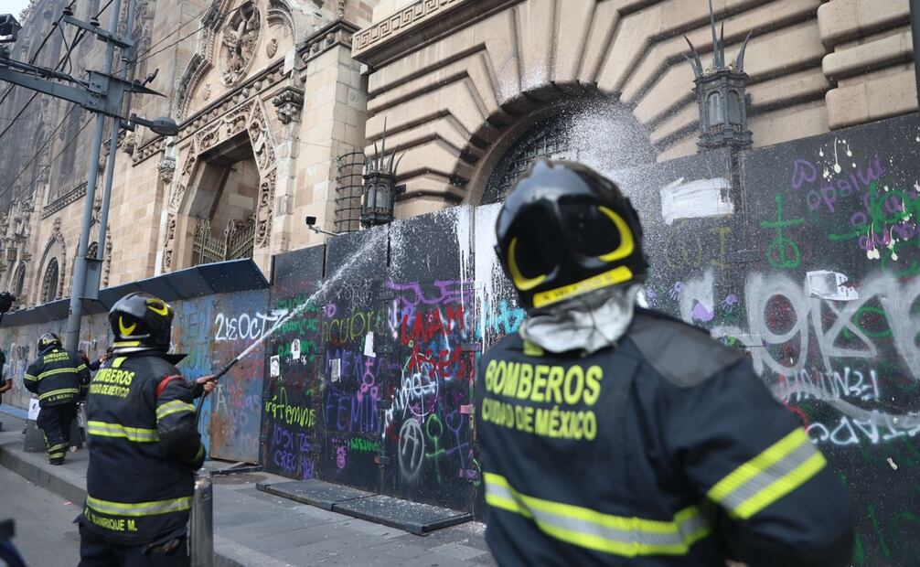 Bloque negro realiza afectaciones y saqueos en la marcha 2 de Octubre. Foto: Iván Montaño/EL UNIVERSAL