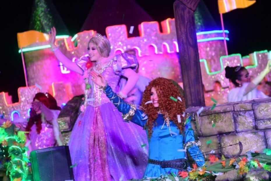 Más de 250 mil habitantes disfrutan desfile navideño "Luz y Magia 2019" en Saltillo