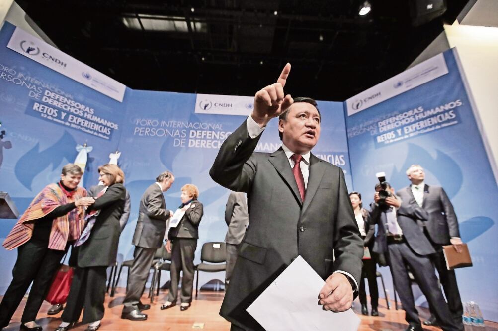 El secretario de Gobernación, Miguel Ángel Osorio Chong, inauguró el foro internacional Personas Defensoras de Derechos Humanos, Retos y Experiencias (ALEJANDRO ACOSTA. EL UNIVERSAL)