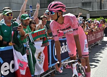 Isaac del Toro pierde el liderato del Giro de Italia; el mexicano vivió una etapa de pesadilla
