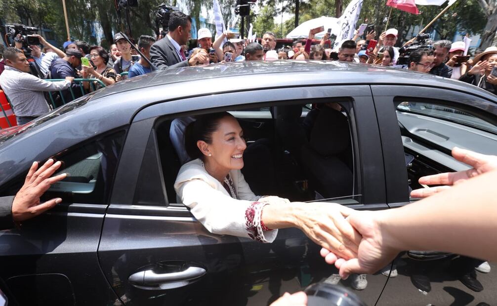 Claudia Sheinbaum rumbo al Teatro Metropolitan. Foto: Fernanda Rojas. EL UNIVERSAL
