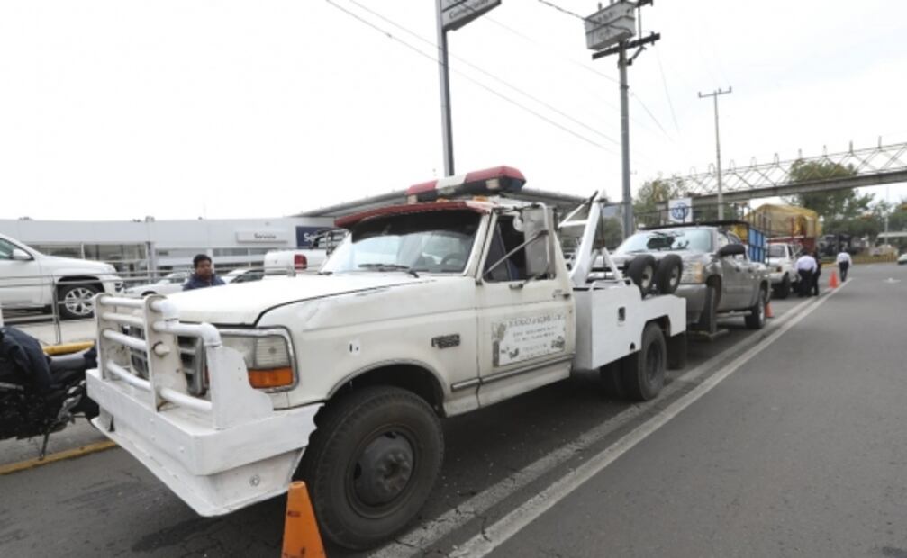 Operan 90 grúas piratas en Valle de Toluca, dice presidente de la Asociación de Grúas 